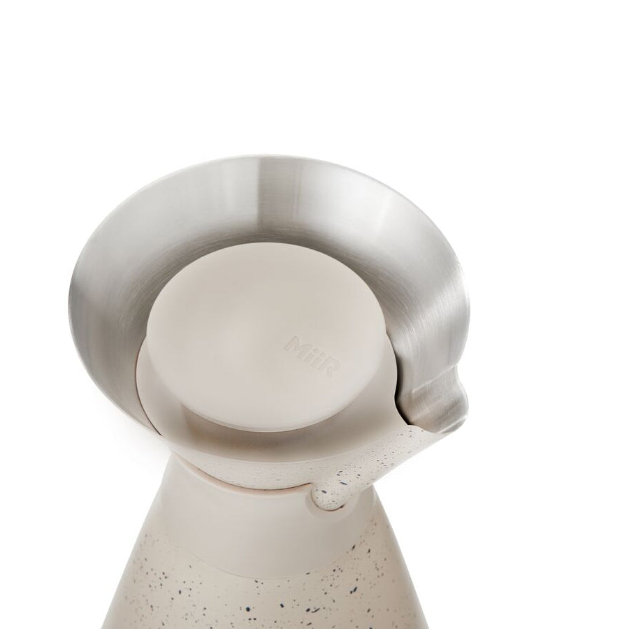 new-standard-carafe-y2 WebPDP-33oz_New_Standard_Carafe_Desert_Tan_Speckle_Studio__CAR1SVOS224_45_Lid_On.jpg