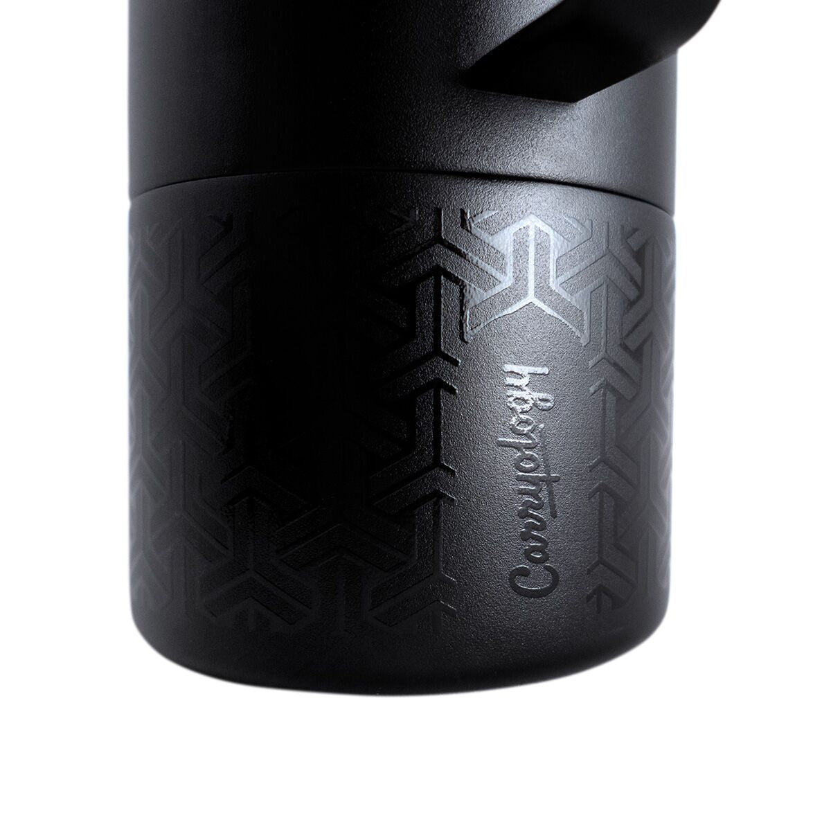 miir-x-carryology-tomo-b6 WebPDP-MiiR_x_Carryology_Tomo_Studio_Closeup__TOM1SV33402_12.10.25.jpg